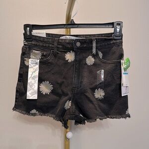 Tinseltown black daisy flowered mom shorts NWT 5/27